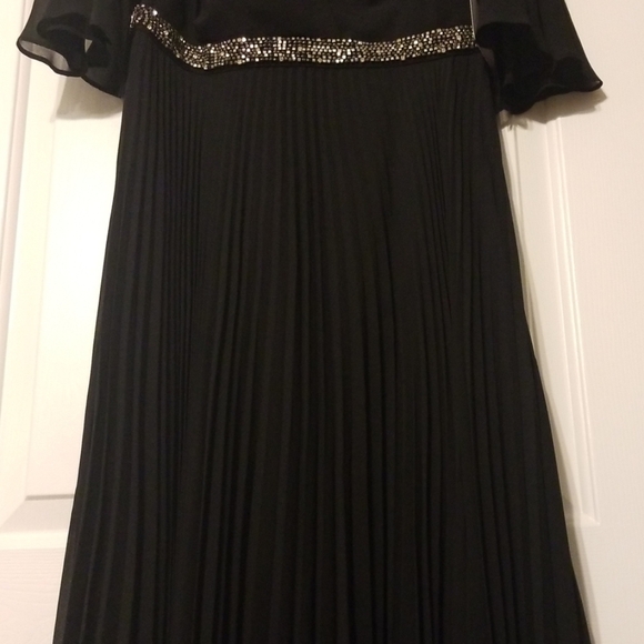 𝅺Laundry by Shelli Segal Women's Black V Neck Cape Sleeve Chiffon Evening Gown - Picture 7 of 11